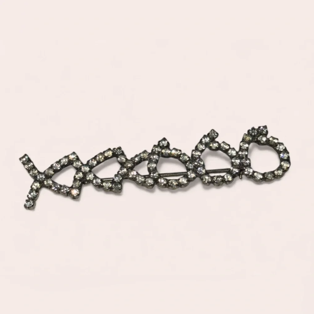 Vintage Rhinestone “XOXO” Brooch – 1980s/1990s Glam Statement Pin